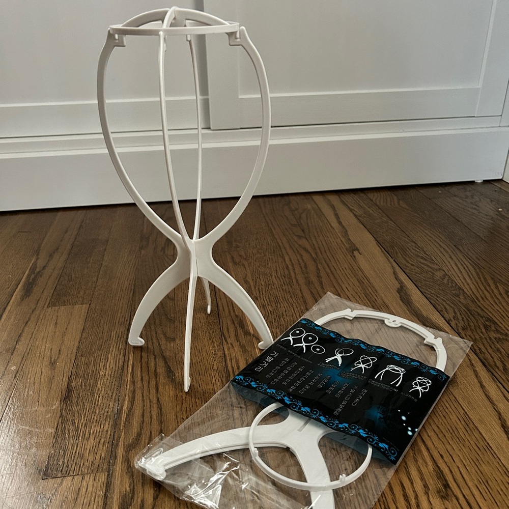 Set of 2 Portable Wig Stands